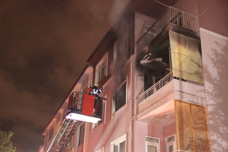 Kocaeli'de patlayan &ccedil;akmak gazı faciaya sebep oldu: 2 yaralı