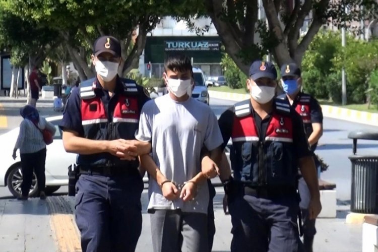 Antalya'da g&uuml;venlik g&ouml;revlisini boğazından yaralayan otel &ccedil;alışanı tutuklandı