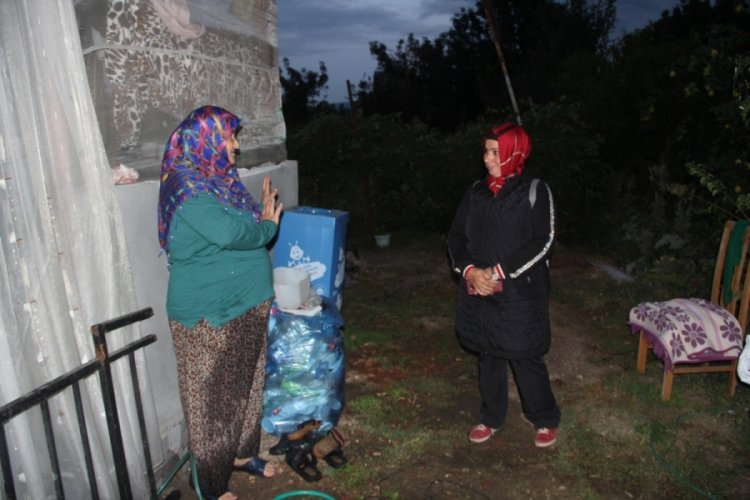 Bursa'da ağabeyi ile girdiği muhtarlık yarışını kazanan kadın, sunduğu hizmetlerle takdir topluyor