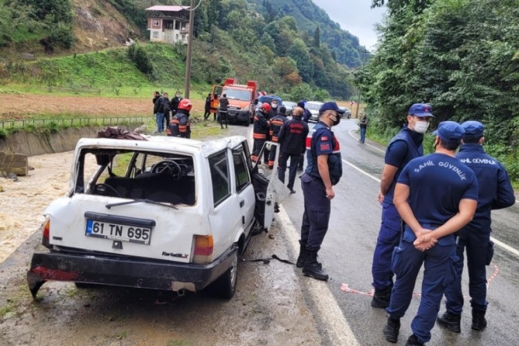 Trabzon'da otomobil dereye d&uuml;şt&uuml;: 2 &ouml;l&uuml;