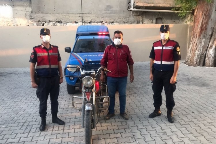 Hatay'da 7 yıl &ouml;nce &ccedil;alınan motosikleti jandarma buldu