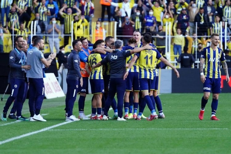 Fenerbahçe zirveyi bırakmıyor: Kasımpaşa'yı 2-1 mağlup ...