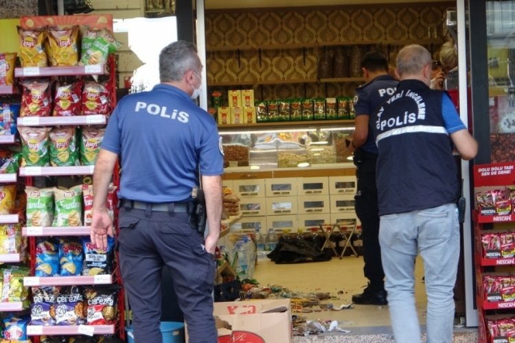 Adana'da kuruyemiş&ccedil;i iş yerinde uğradığı silahlı saldırıda &ouml;ld&uuml;
