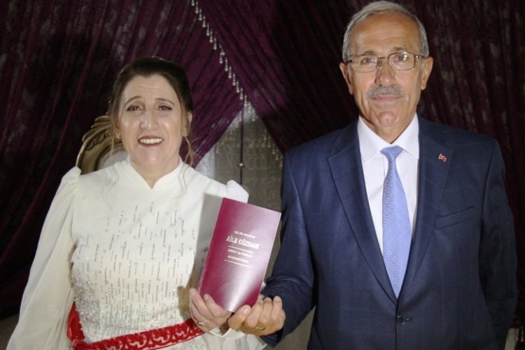 Erzurum'da yaşayan kadına gelinlik 60'ında nasip oldu