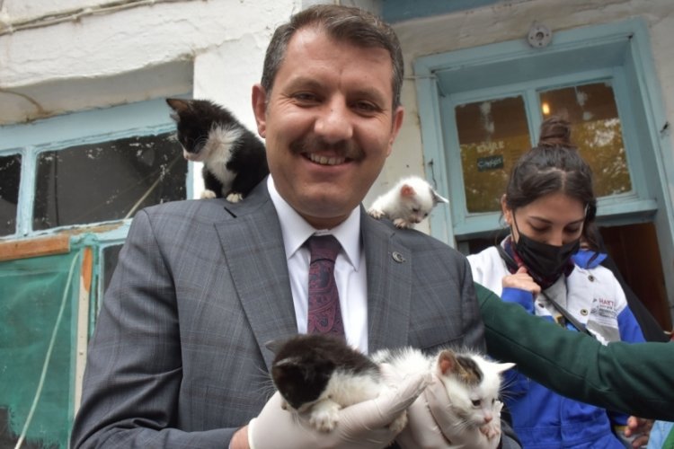 Hayvanseverin 15 bin liralık borcunun yarısını Vali Salih Ayhan &ouml;deyecek