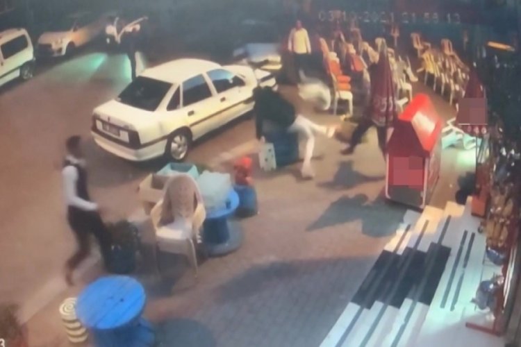 Denizli'de t&uuml;fekle d&uuml;ğ&uuml;n&uuml; bastı, davetliler ka&ccedil;acak yer aradı
