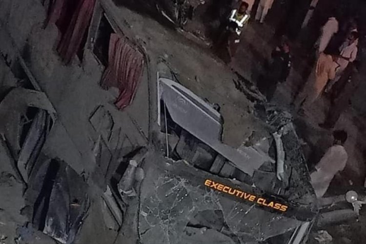 Pakistan'da yolcu otob&uuml;s&uuml; d&uuml;şt&uuml;! 7 &ouml;l&uuml;, 28 yaralı
