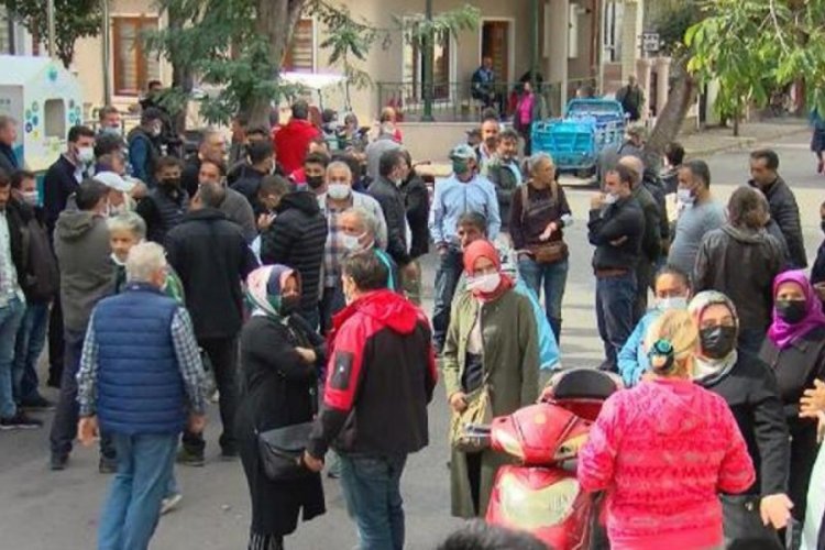B&uuml;y&uuml;kada sakinleri ak&uuml;l&uuml; ara&ccedil;ların kaldırılmasını protesto ederek tepki g&ouml;sterdi