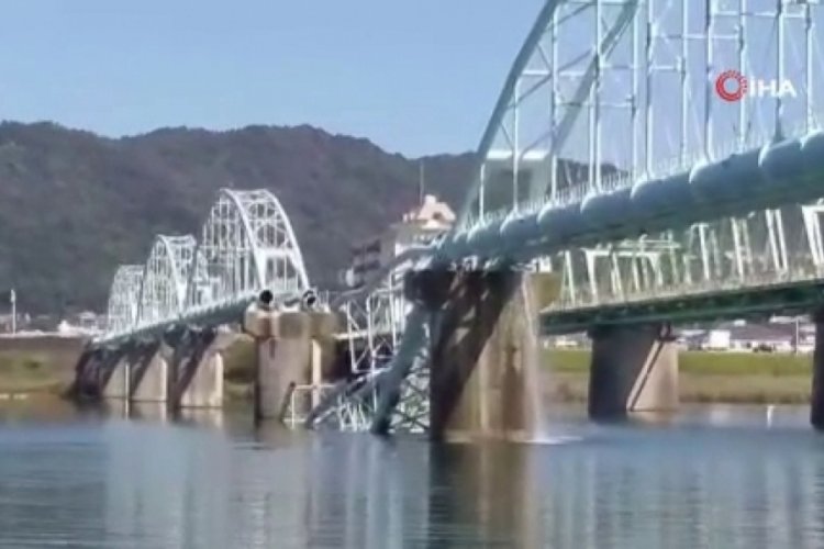 Japonya'da k&ouml;pr&uuml; &ccedil;&ouml;kt&uuml;: 60 bin hane susuz kaldı