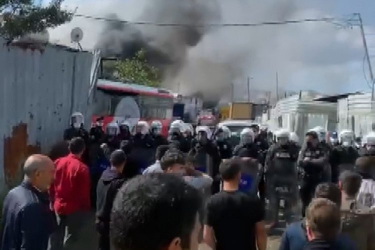 İstanbul &Uuml;mraniye'de kağıt toplayıcılarına yapılan baskında ortalık karıştı