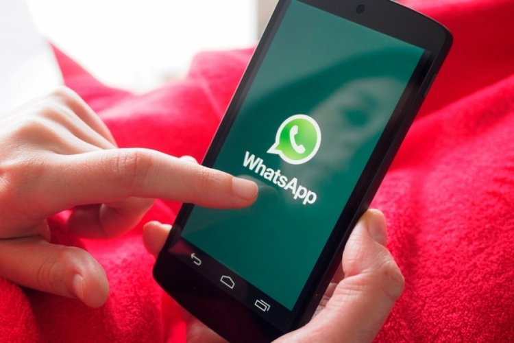 WhatsApp'ın yapacağı g&uuml;ncellemeyle sesli mesajlar sohbetten &ccedil;ıkınca kesilmeyecek