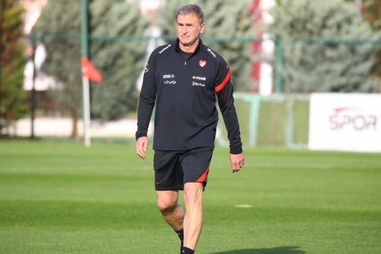 Stefan Kuntz, Milli Takım ile ilk idmanına &ccedil;ıktı