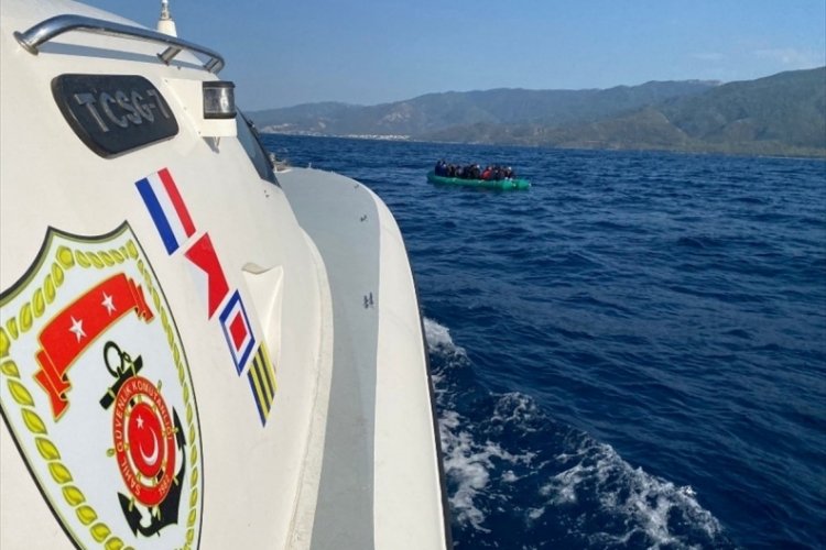 Kuşadası'nda 26 d&uuml;zensiz g&ouml;&ccedil;men kurtarıldı