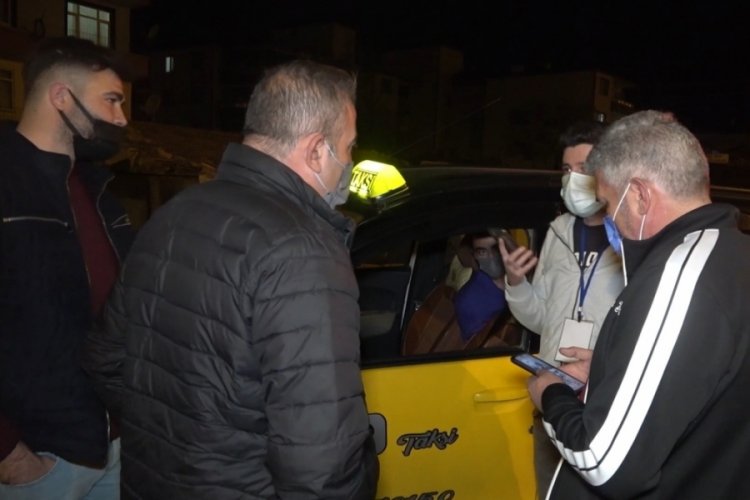 Koronavir&uuml;s temaslısı oğluyla gezintiye &ccedil;ıkan babaya, ceza kesildi