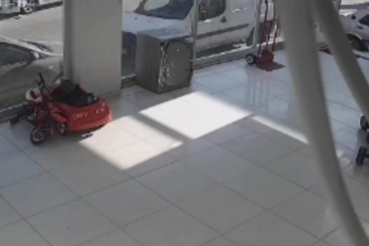 Bursa'da tartıştığı kişilere pompalı t&uuml;fekle ateş a&ccedil;tı, o &acirc;nlar kameralarda