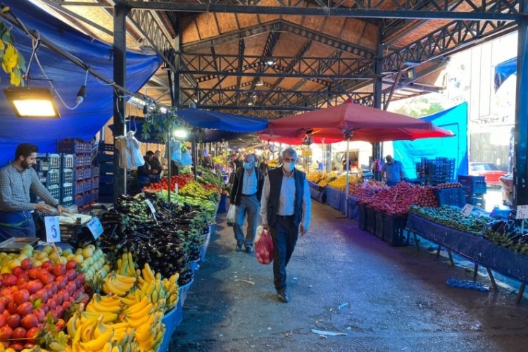 Bursa G&ouml;kdere Pazarı'nda alışverişe &ccedil;ıkan vatandaş da satış yapamayan esnaf da dertli! (&Ouml;ZEL HABER)
