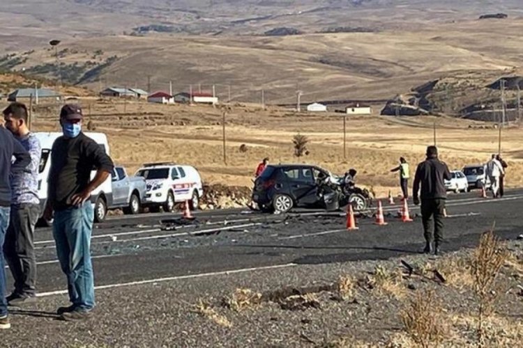 Bing&ouml;l'de ambulans ile otomobil &ccedil;arpıştı: Biri bebek 7 yaralı