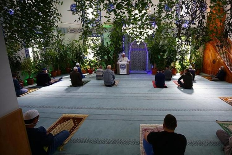 Nevşehir'de g&ouml;rev yaptığı camiyi botanik bah&ccedil;esine &ccedil;eviren imam ilgi topluyor