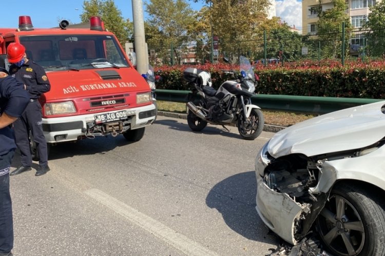 Bursa'da trafiği durma noktasına getiren kaza!