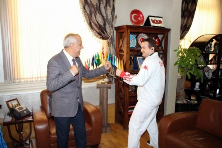 Şampiyondan Bursa Yenişehir Belediye Başkanı Aydın'a ziyaret