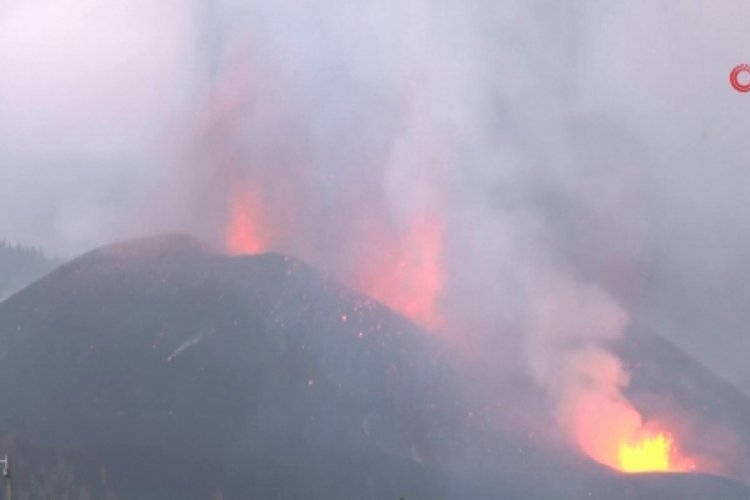 İspanya'da yanardağdan &ccedil;ıkan lavlar yayılmayı s&uuml;rd&uuml;r&uuml;yor