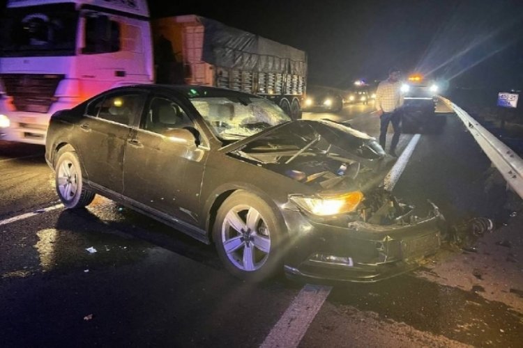 Kaza yapan alkol&uuml; polis, trafik ekiplerine zor anlar yaşattı