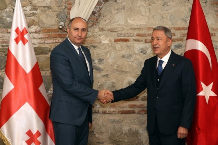 Milli Savunma Bakanı Akar, G&uuml;rcistan Savunma Bakanı ile bir g&ouml;r&uuml;şt&uuml;