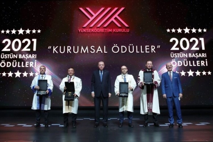 TURKOVAC'ı geliştiren ER&Uuml;'ye Cumhurbaşkanı Erdoğan tarafından &ouml;d&uuml;l verildi