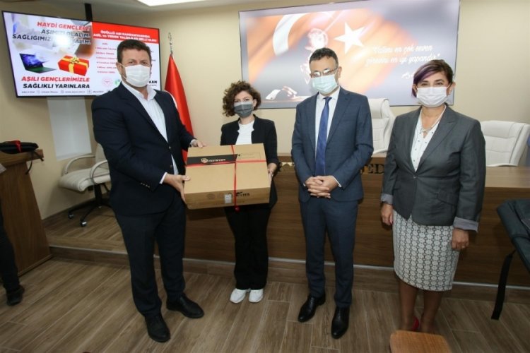 Belediyeden diz&uuml;st&uuml; bilgisayar &ouml;d&uuml;ll&uuml; aşı kampanyası