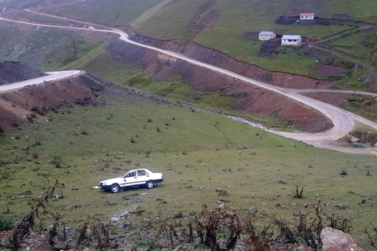 Giresun'da otomobil dereye yuvarlandı: 1 &ouml;l&uuml;, 1 yaralı