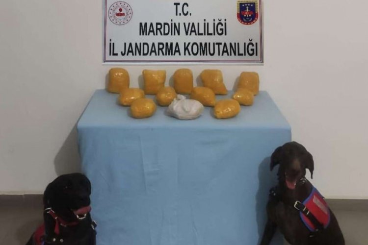 Mardin'de toprağa g&ouml;m&uuml;l&uuml; 12 kilo metamfetamin ele ge&ccedil;irildi