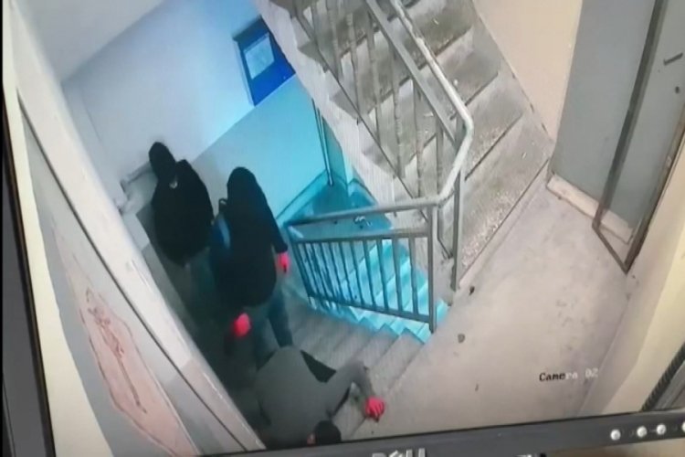 İstanbul Sultangazi'de iş yerine gelen silahlı, levyeli hırsızları korna &ccedil;alarak ka&ccedil;ırttı &nbsp;