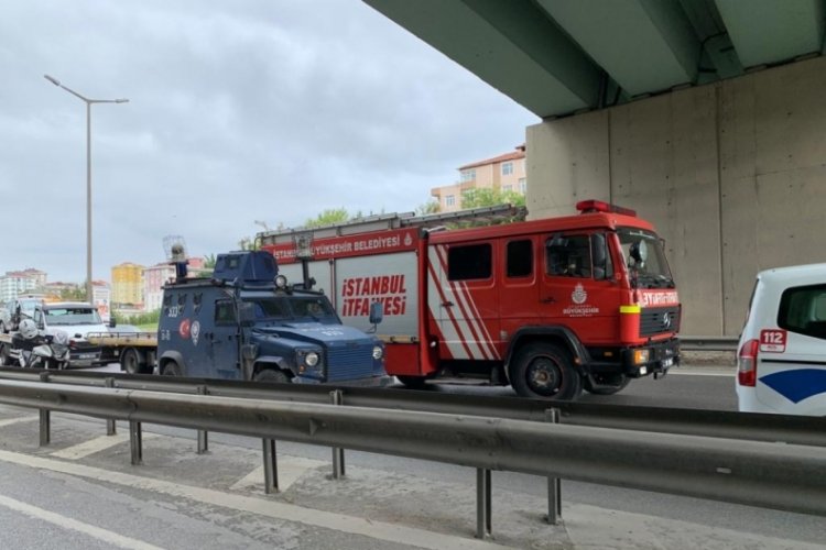 İstanbul Ataşehir'de denetim noktasındaki trafik polisine &ccedil;arptı