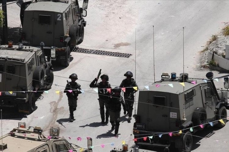 İsrail g&uuml;&ccedil;leri ikisi &ccedil;ocuk 20 Filistinliyi g&ouml;zaltına aldı