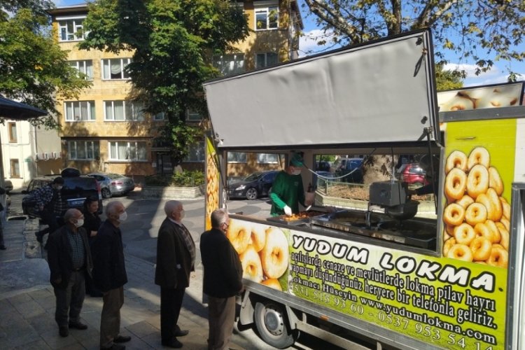 Bursa'da Şehzade Mustafa i&ccedil;in lokma dağıtıldı