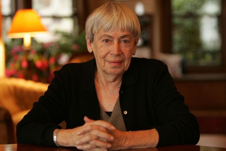 Ursula K. Le Guin'in k&uuml;lt eseri 'M&uuml;lks&uuml;zler' dizi oluyor