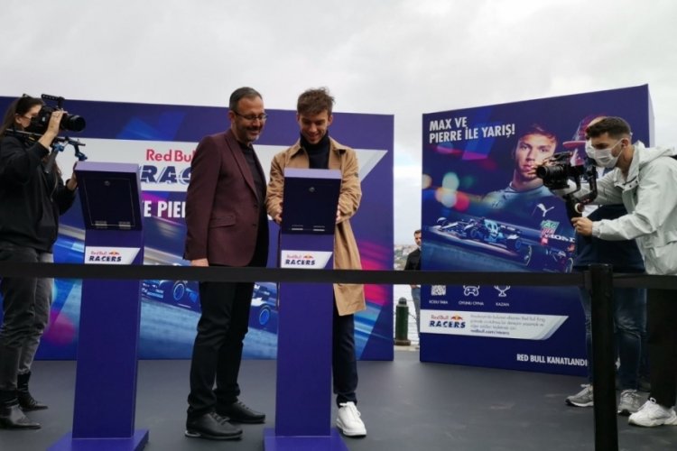 Gen&ccedil;lik ve Spor Bakanı Kasapoğlu, AlphaTauri pilotu Pierre Gasly ile bir araya geldi