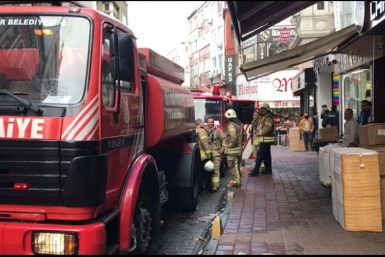 İstanbul Fatih'te ayakkabı imalathanesinde yangın
