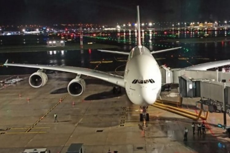 D&uuml;nyanın en b&uuml;y&uuml;k yolcu u&ccedil;ağı, kalp krizi ge&ccedil;iren yolcu i&ccedil;in iniş yaptı