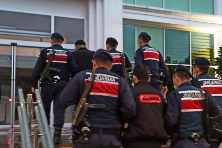 Telefon kablolarını eritip satan &uuml;&ccedil; kişi tutuklandı