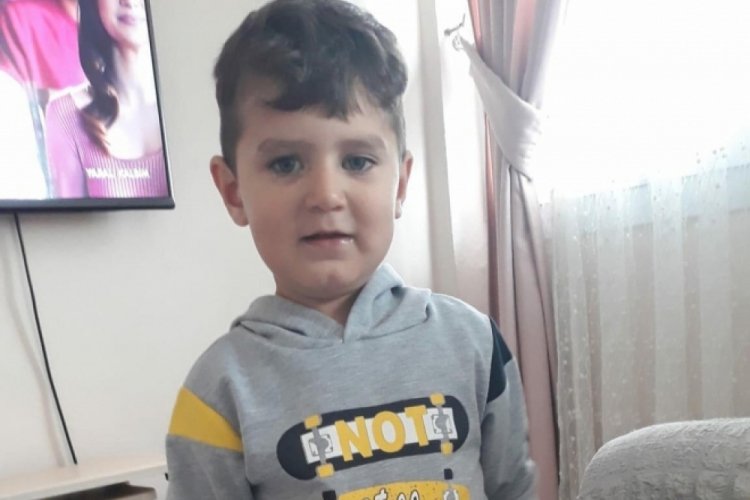 Bilirkişi, ehliyetsiz s&uuml;r&uuml;c&uuml;n&uuml;n &ccedil;arptığı 2 yaşındaki Emirhan'ı da kusurlu buldu