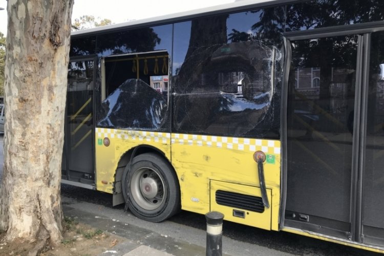 İstanbul'da iki İETT otob&uuml;s&uuml; &ccedil;arpıştı: 2 yaralı