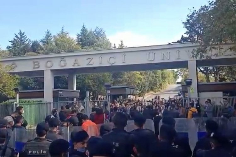Boğazi&ccedil;i tutuklamaları i&ccedil;in yapılan eylemde &ccedil;ok sayıda kişi g&ouml;zaltına alındı
