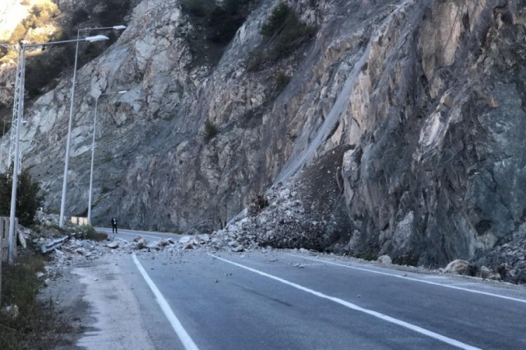 Artvin-Erzurum karayolu heyelan sebebiyle ulaşıma kapandı
