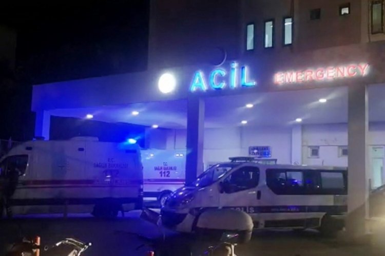 Barışmak i&ccedil;in bir araya gelen aileler kavgaya tutuştu: 9 yaralı