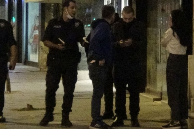 Alkoll&uuml; gen&ccedil;lerin arasındaki kavgada kan aktı