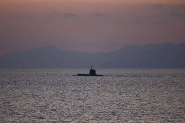 ABD denizaltısı Pasifik'te bilinmeyen bir cisme &ccedil;arptı