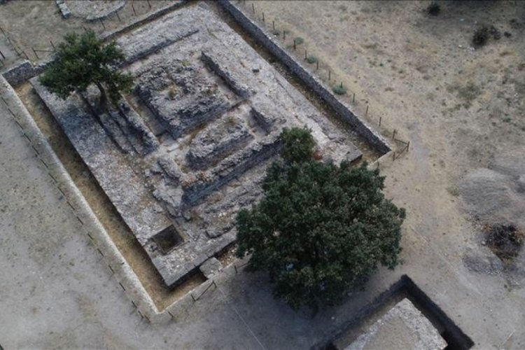 Alexandria Troas'da 2 bin yıllık altar bulundu