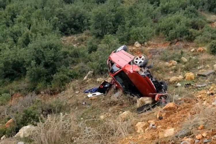 İstanbul Başakşehir'de yoldan &ccedil;ıkan otomobil şarampolde takla attı: 2 yaralı