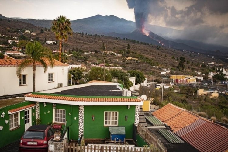 Cumbre Vieja Yanardağı'nın lavları La Palma Adası'ndaki riskleri artırıyor